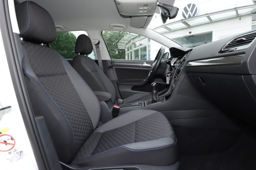 Volkswagen Golf Exposé-Bild 7
