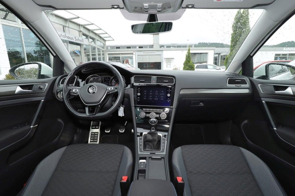 Volkswagen Golf Exposé-Bild 10