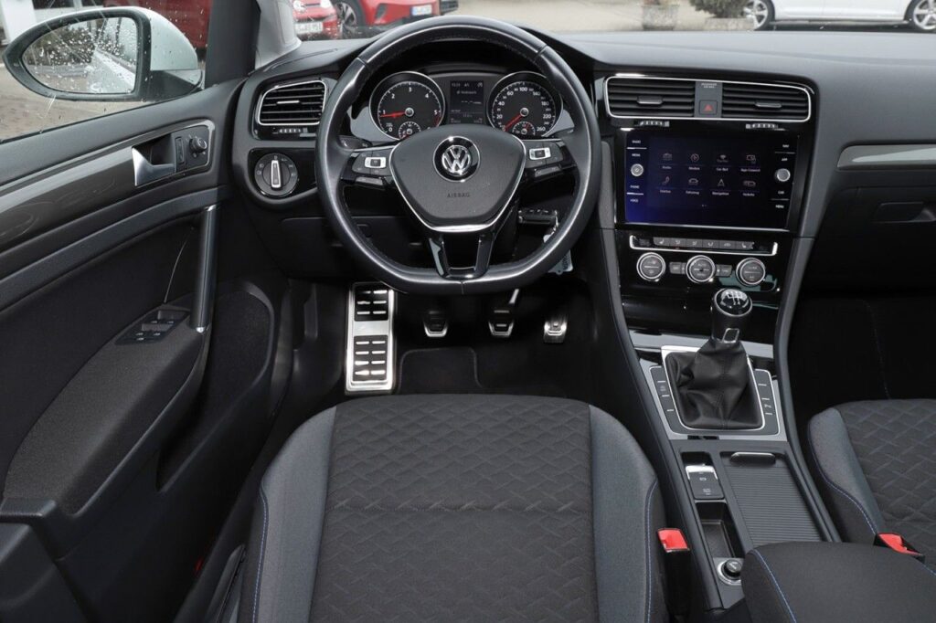 Volkswagen Golf Exposé-Bild 11