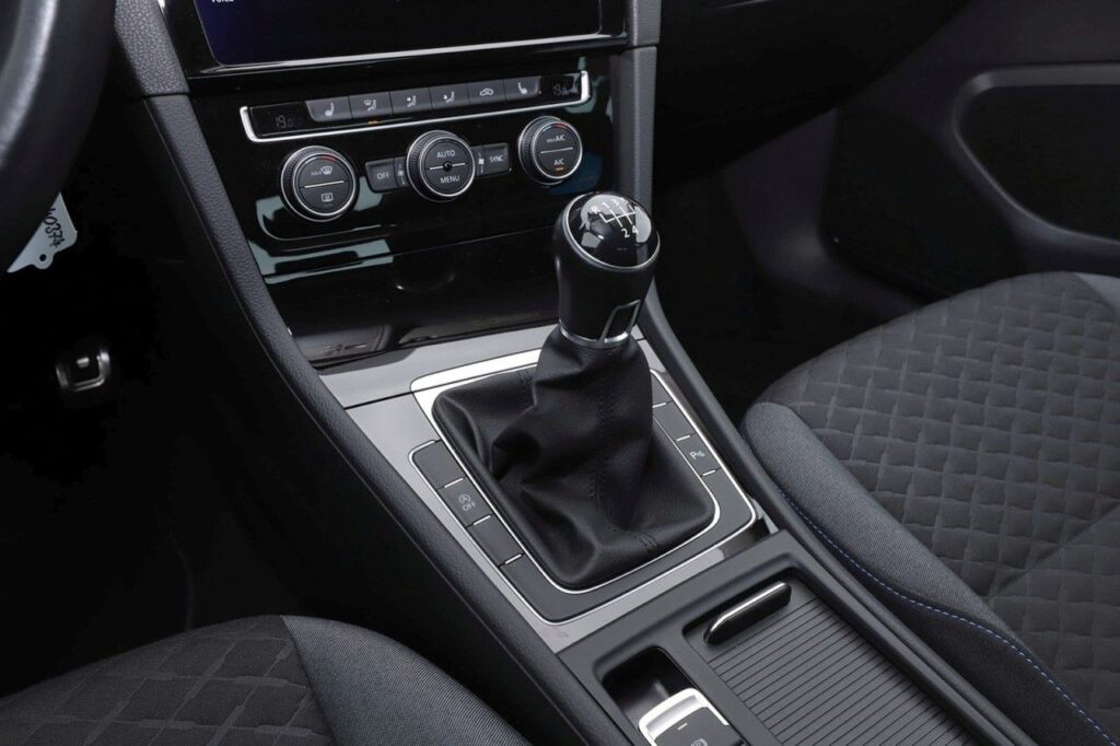 Volkswagen Golf Exposé-Bild 13