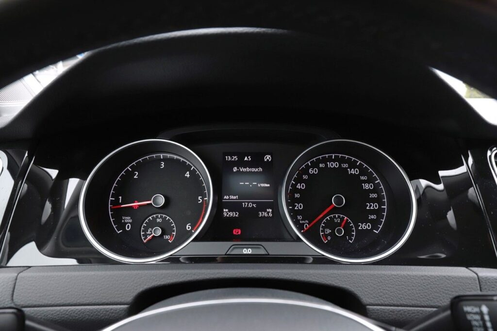 Volkswagen Golf Exposé-Bild 14