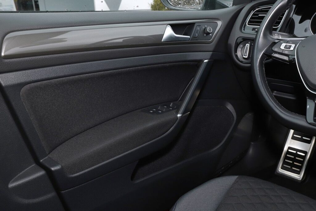 Volkswagen Golf Exposé-Bild 15