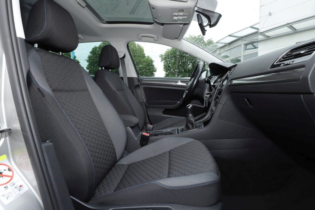 Volkswagen Golf Exposé-Bild 7