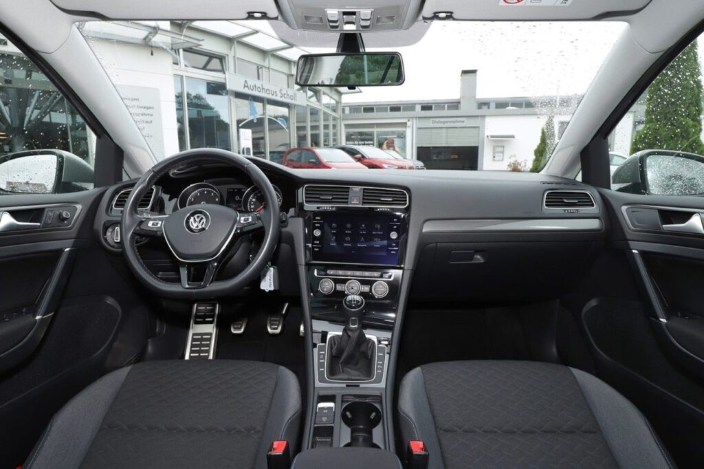 Volkswagen Golf Exposé-Bild 11