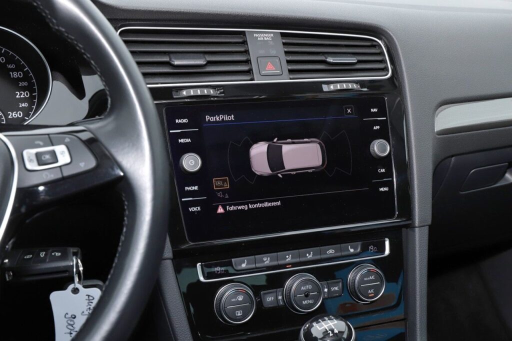 Volkswagen Golf Exposé-Bild 13
