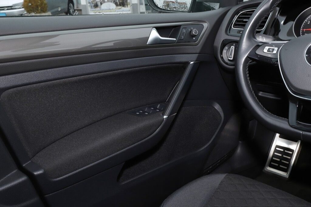 Volkswagen Golf Exposé-Bild 15