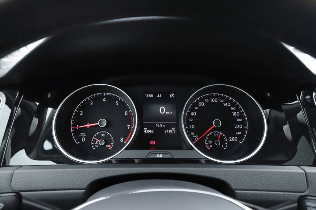 Volkswagen Golf Exposé-Bild 17