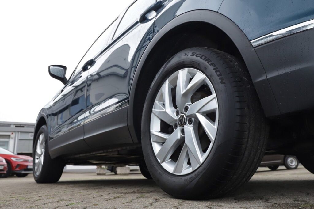 Volkswagen Tiguan Exposé-Bild 5
