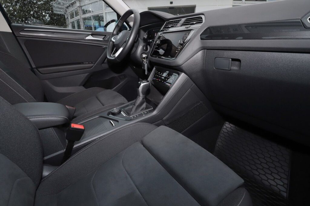 Volkswagen Tiguan Exposé-Bild 8