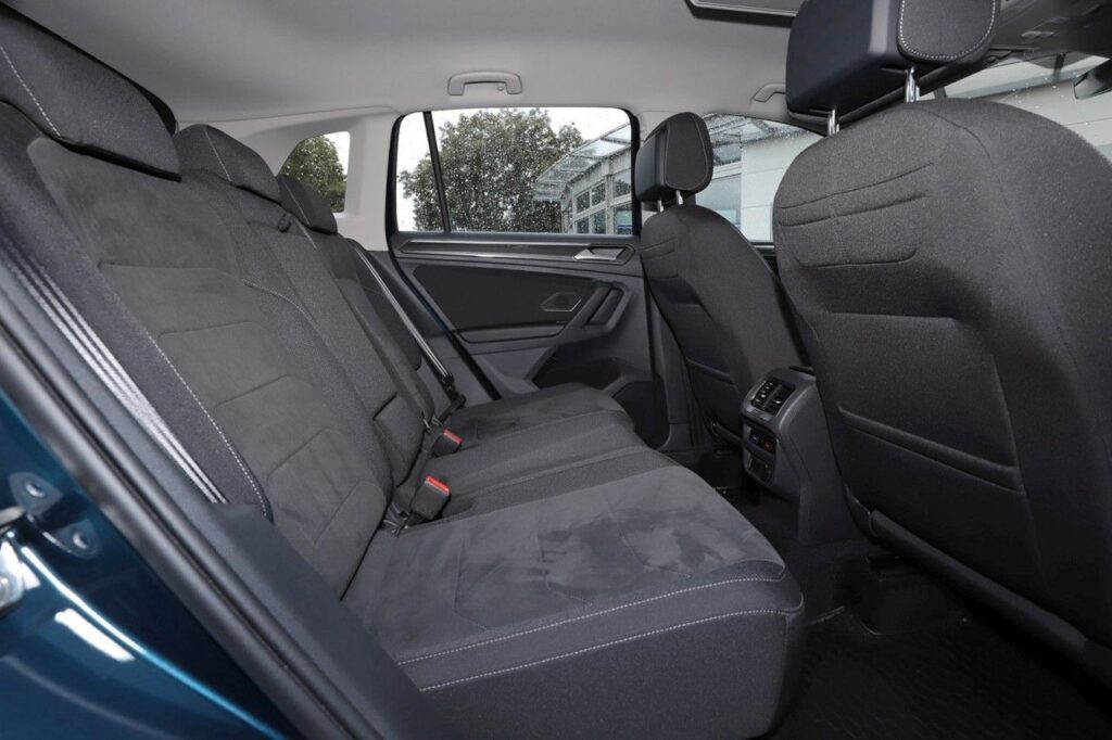 Volkswagen Tiguan Exposé-Bild 9