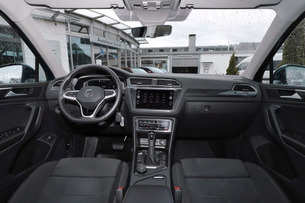 Volkswagen Tiguan Exposé-Bild 10