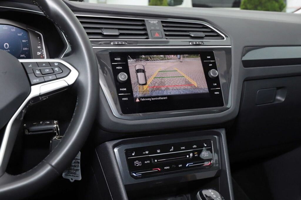 Volkswagen Tiguan Exposé-Bild 12