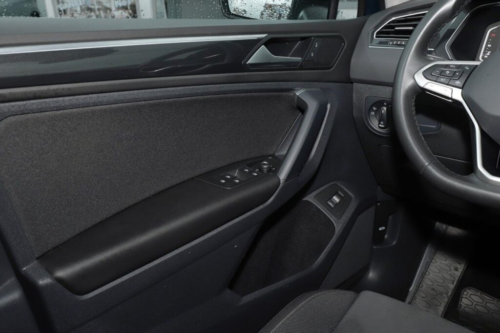 Volkswagen Tiguan Exposé-Bild 15