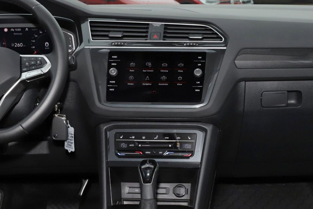 Volkswagen Tiguan Exposé-Bild 16