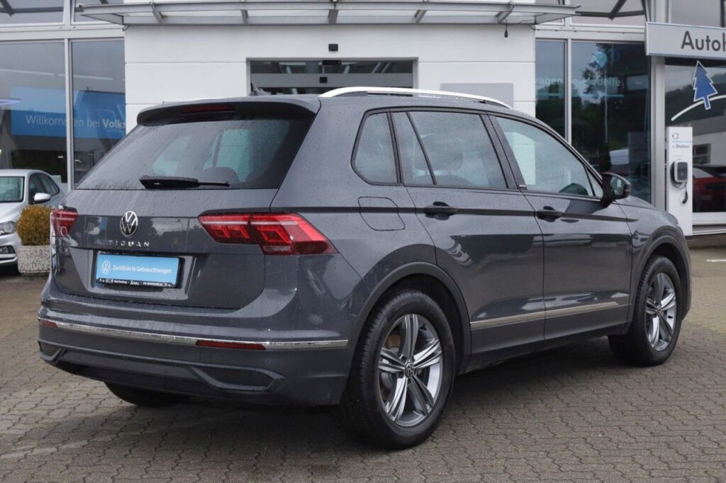 Volkswagen Tiguan Exposé-Bild 3