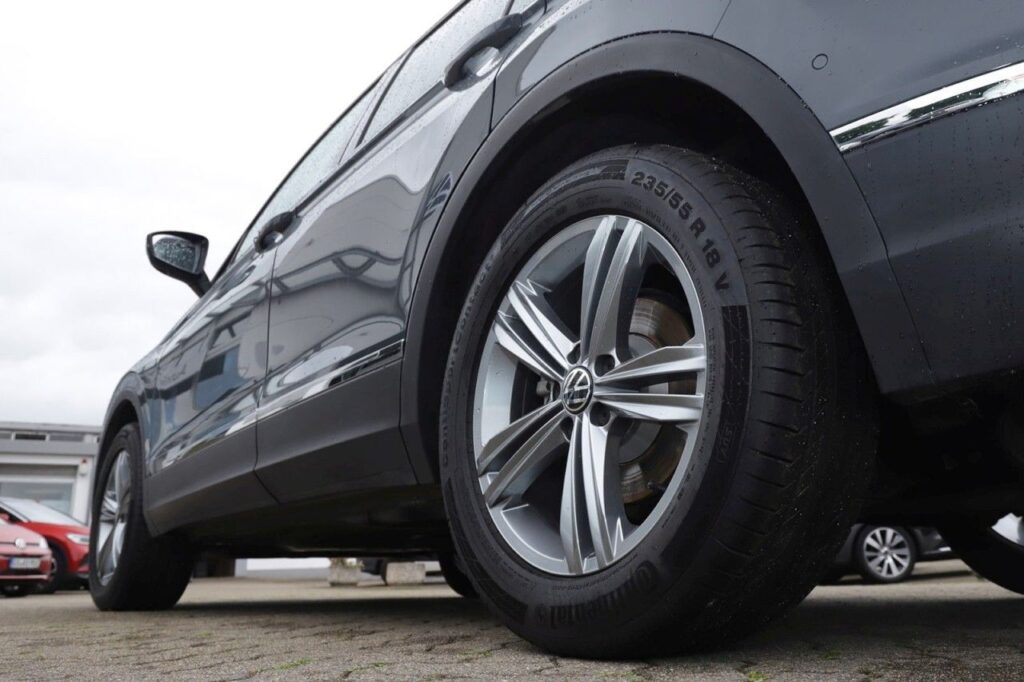 Volkswagen Tiguan Exposé-Bild 5