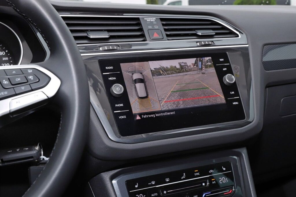 Volkswagen Tiguan Exposé-Bild 12