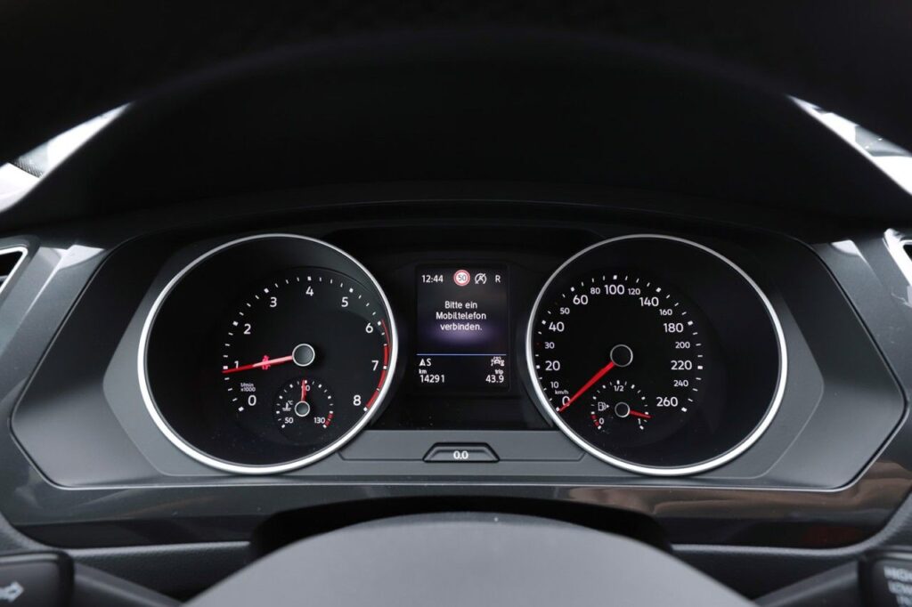Volkswagen Tiguan Exposé-Bild 14
