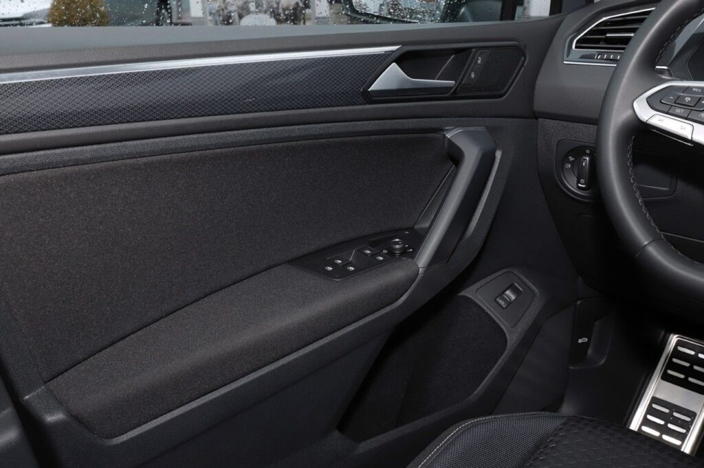 Volkswagen Tiguan Exposé-Bild 15