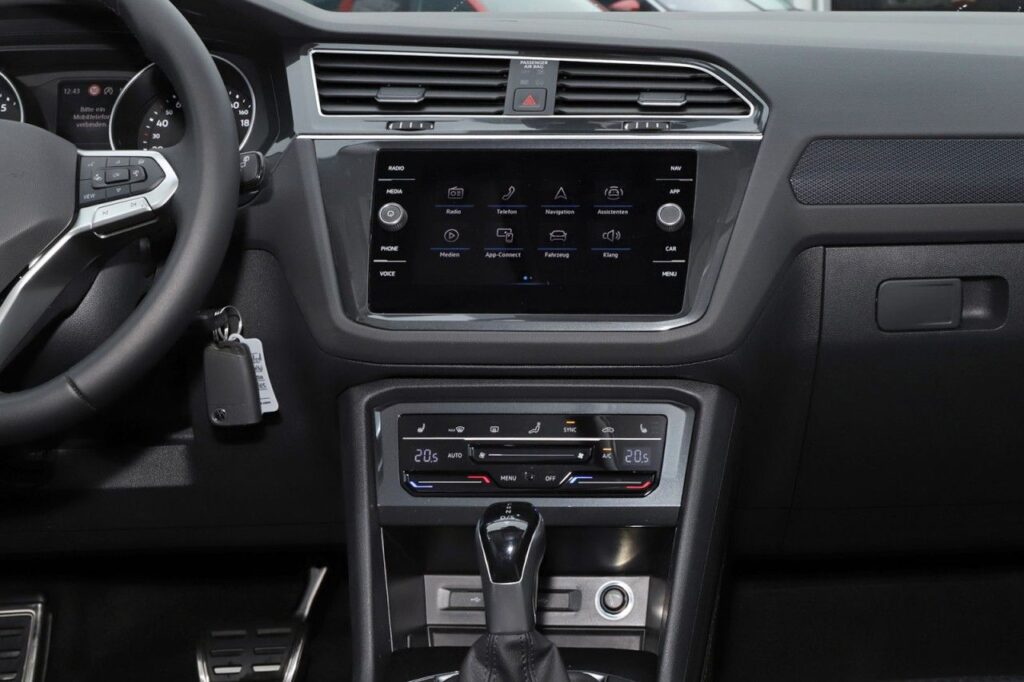 Volkswagen Tiguan Exposé-Bild 16