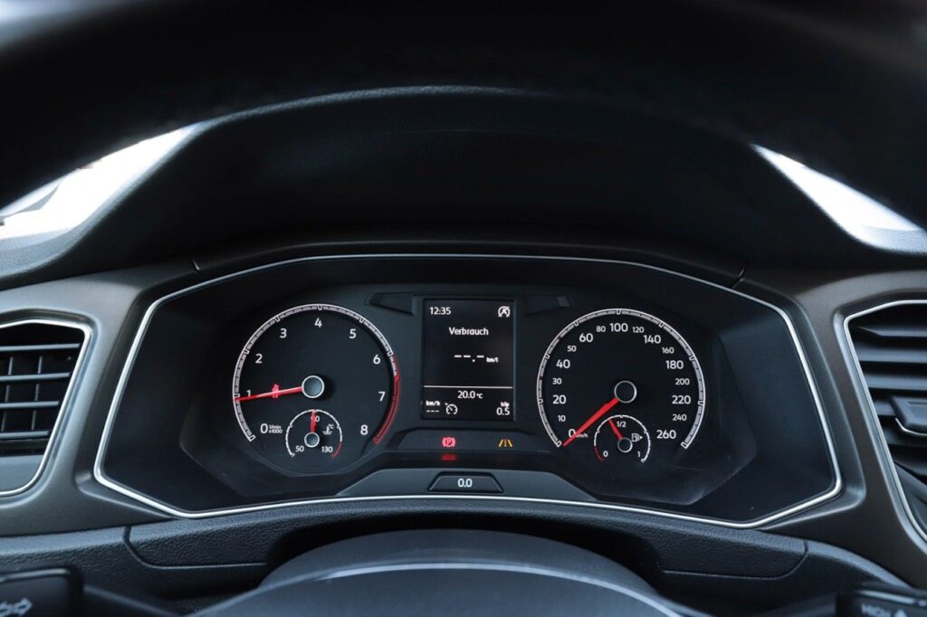 Volkswagen T-Roc Exposé-Bild 14