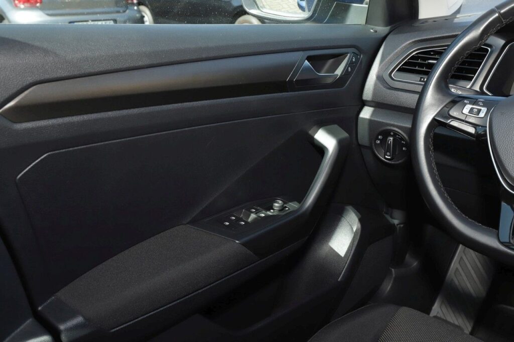 Volkswagen T-Roc Exposé-Bild 15