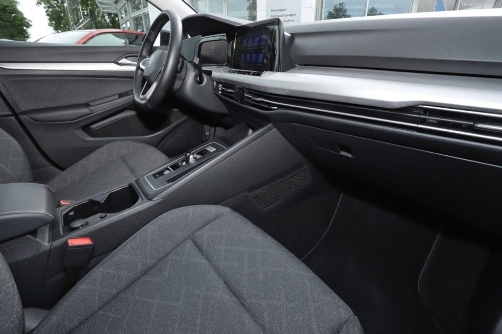 Volkswagen Golf Exposé-Bild 8