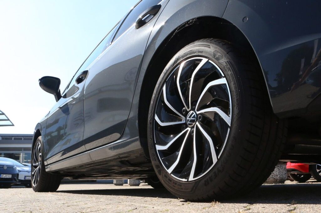 Volkswagen Golf Exposé-Bild 5