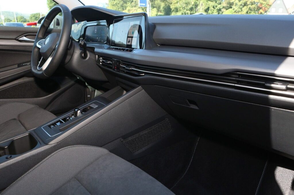 Volkswagen Golf Exposé-Bild 8