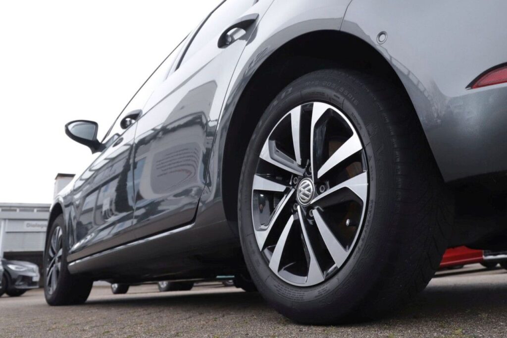 Volkswagen Golf Exposé-Bild 5