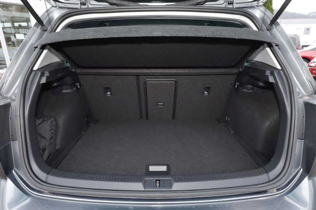 Volkswagen Golf Exposé-Bild 6