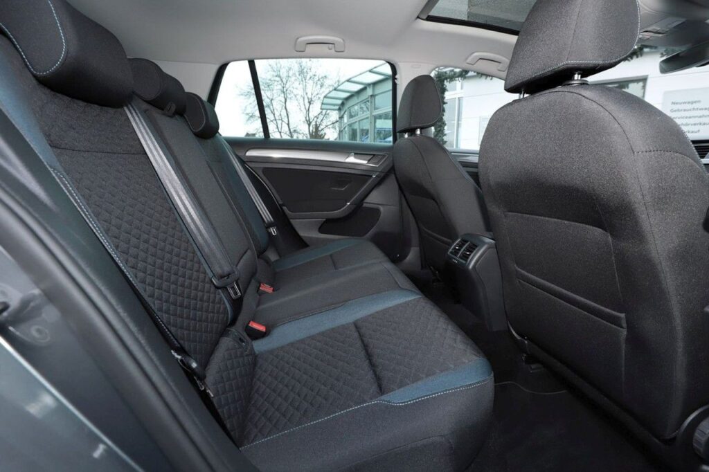 Volkswagen Golf Exposé-Bild 10