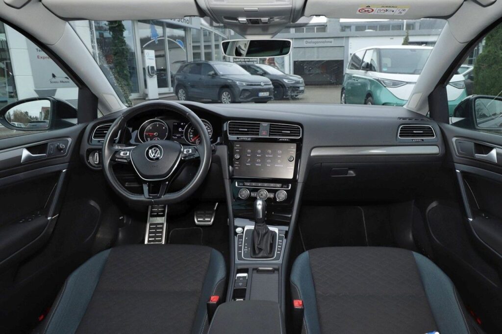 Volkswagen Golf Exposé-Bild 11