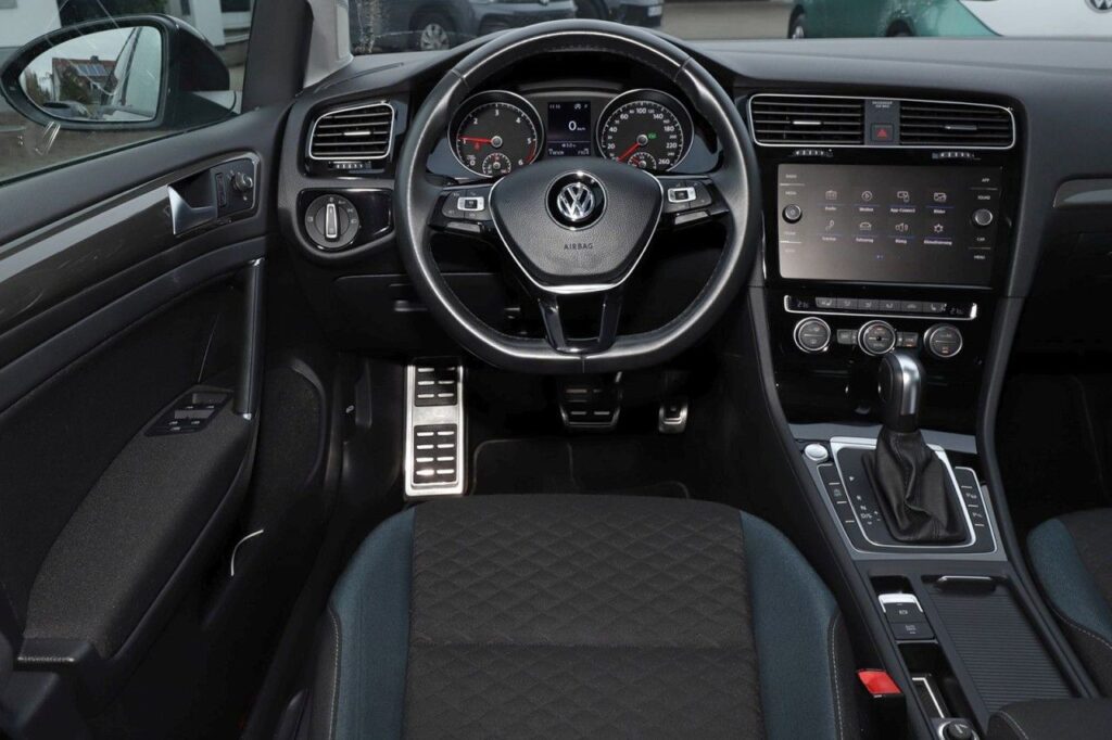 Volkswagen Golf Exposé-Bild 12