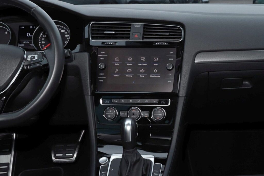 Volkswagen Golf Exposé-Bild 13