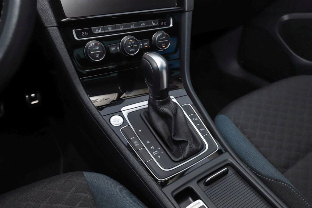 Volkswagen Golf Exposé-Bild 14