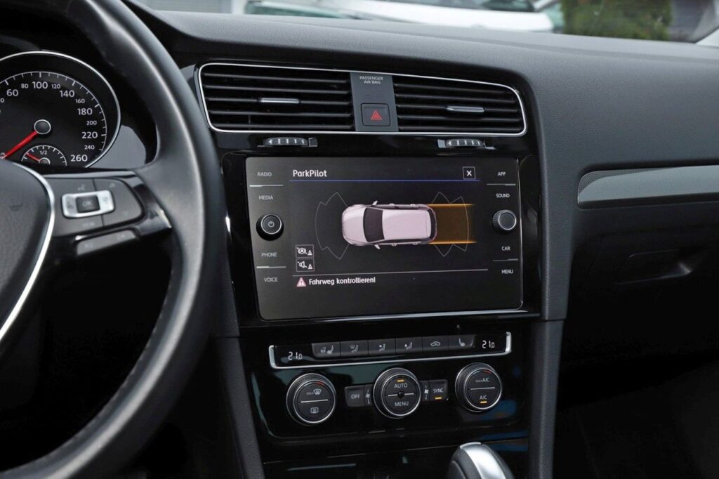 Volkswagen Golf Exposé-Bild 15