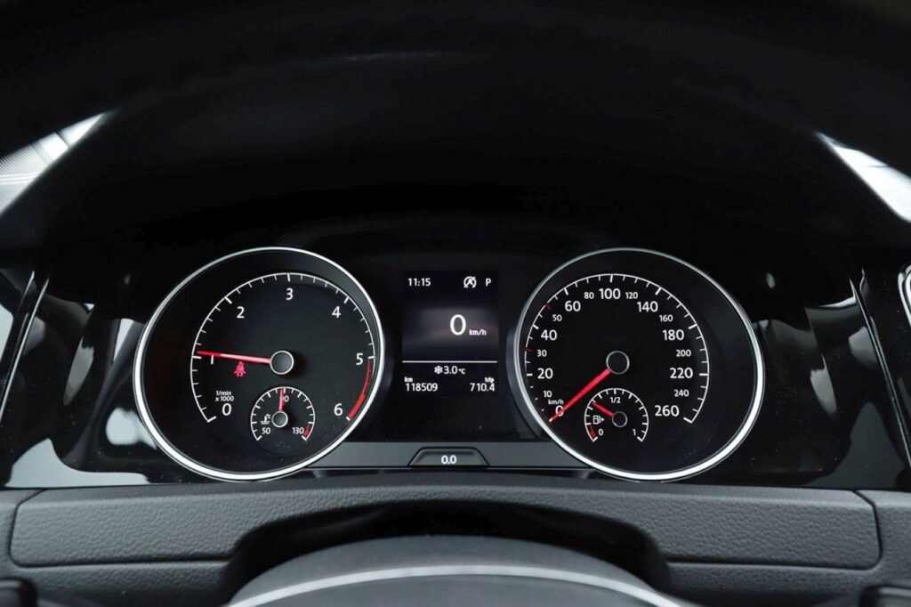 Volkswagen Golf Exposé-Bild 16