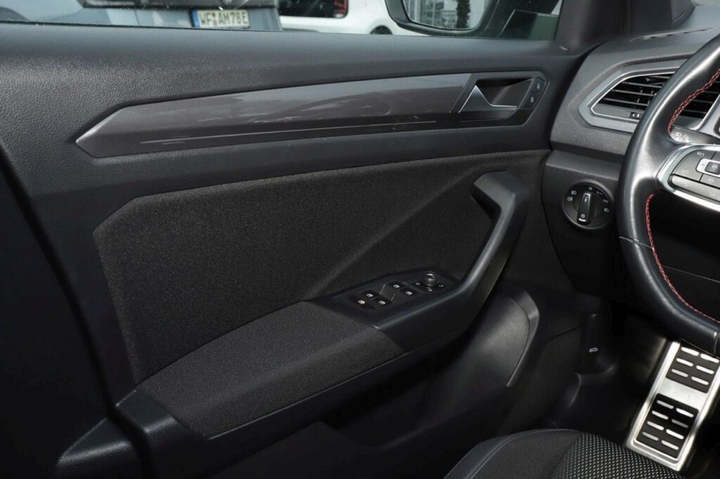 Volkswagen T-Roc Exposé-Bild 16