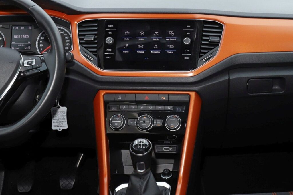 Volkswagen T-Roc Exposé-Bild 12