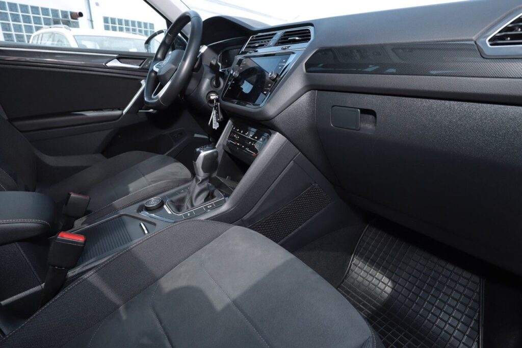 Volkswagen Tiguan Exposé-Bild 9