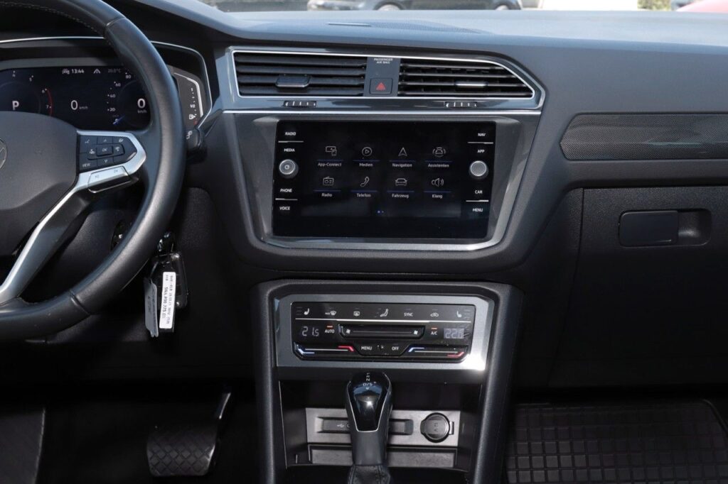 Volkswagen Tiguan Exposé-Bild 13