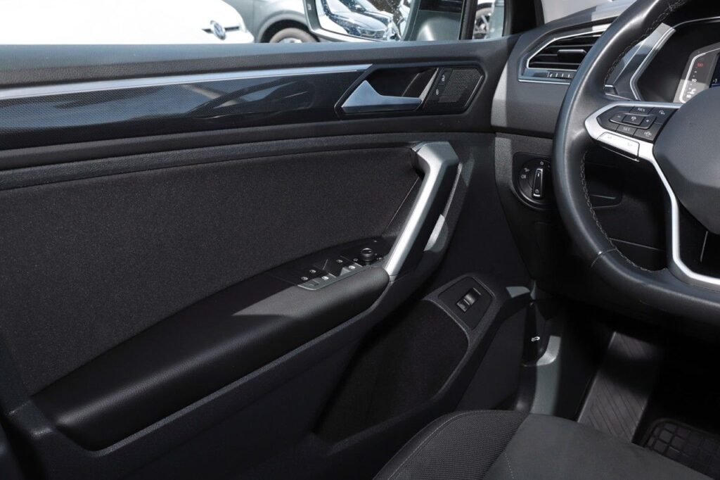 Volkswagen Tiguan Exposé-Bild 17