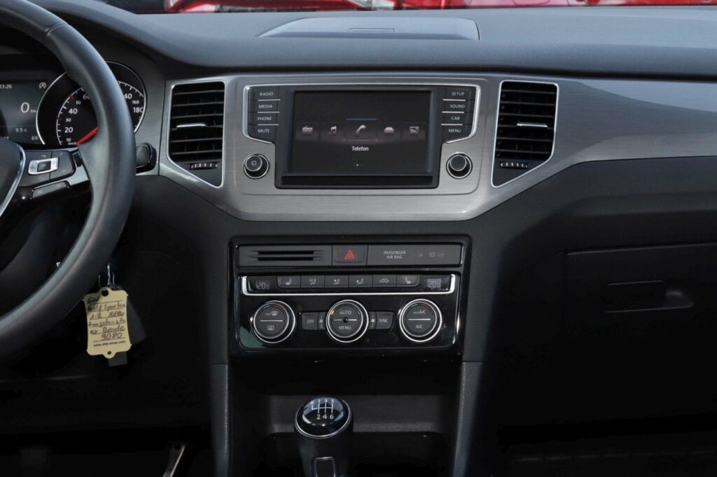 Volkswagen Golf Sportsvan Exposé-Bild 13