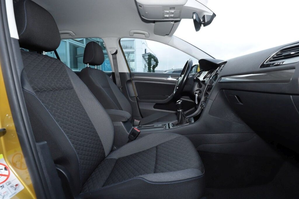 Volkswagen Golf Exposé-Bild 7