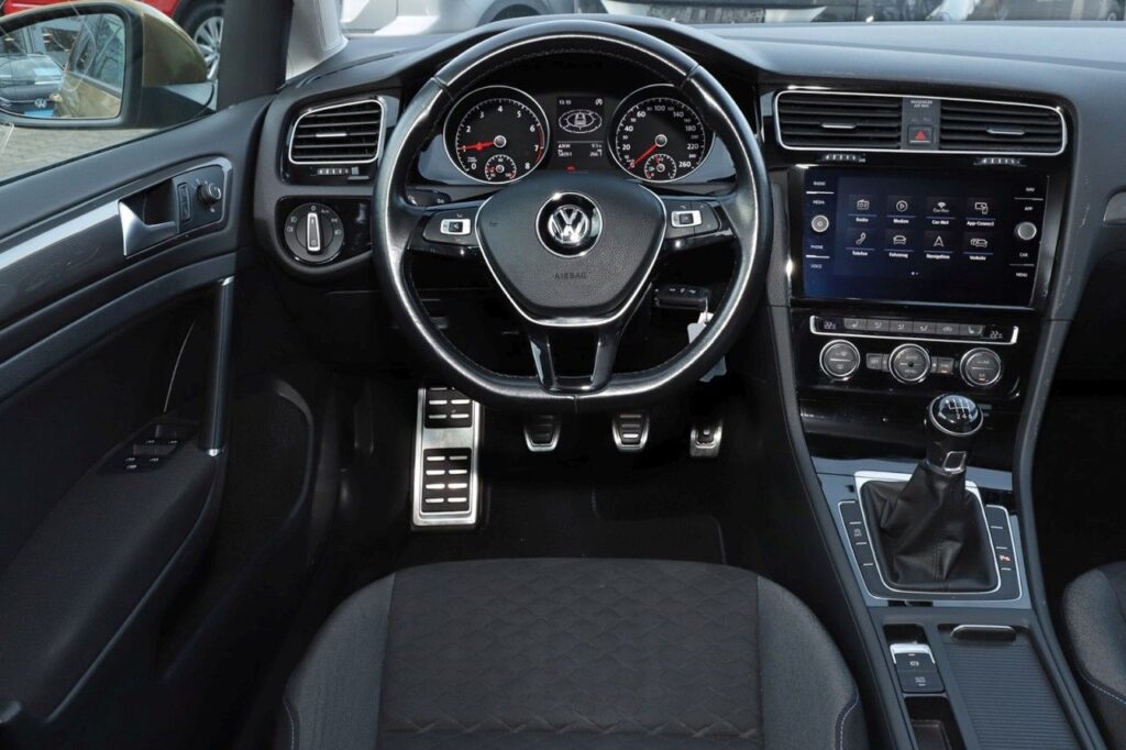 Volkswagen Golf Exposé-Bild 11