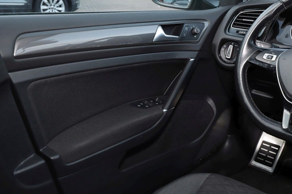 Volkswagen Golf Exposé-Bild 12