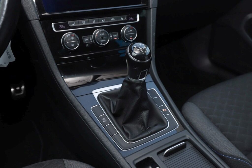 Volkswagen Golf Exposé-Bild 14