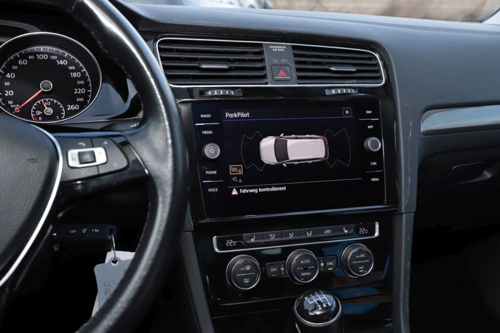 Volkswagen Golf Exposé-Bild 15