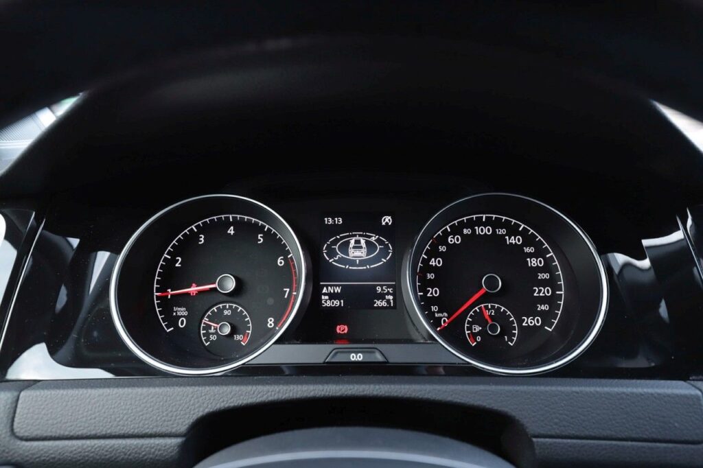 Volkswagen Golf Exposé-Bild 16